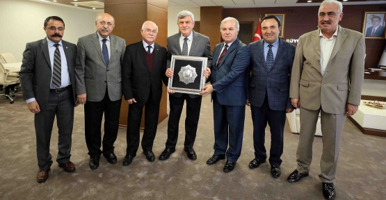    BAŞKAN KARAOSMANOĞLU, CEM VAKFI YÖNETİCİLERİNİ KONUK ETTİ