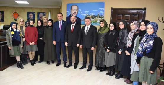 CEYHAN SİYASİ TECRÜBELERİNİ GENÇLERLE PAYLAŞTI
