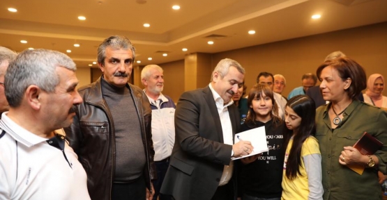 BELEDİYE BAŞKANI ŞİİR KİTABI YAZDI
