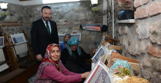 İPEK HALI İZMİT’TE YAŞATILIYOR