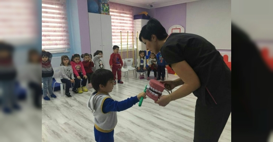 MİNİKLERE DİŞ BAKIMI ÖĞRETİLDİ