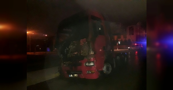 YANAN ARACI ŞOFÖRÜ BIRAKIP KAYBOLDU