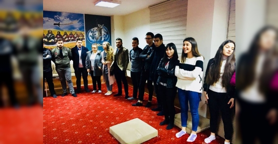 0RDULU GENÇLER FİKİR ALIŞ-VERİŞİ YAPTILAR