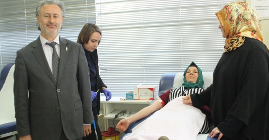 AFRİN KAHRAMANLARI İÇİN  KAN BAĞIŞI YAPTILAR