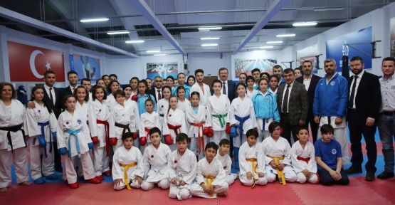 BAYRAM, SPORCU FABRİKASINDA