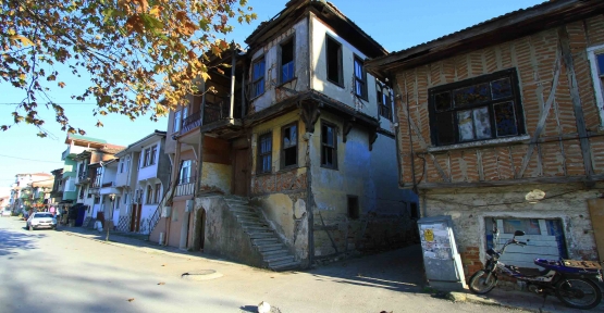 KARAMÜRSEL EREĞLİ'DE İKİ TARİHİ YAPI RESTORE EDİLECEK