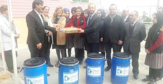 KAZANDIKLARI BİLGİSAYARI KARDEŞ OKULA VERDİLER