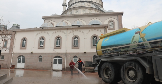 KÖRFEZ'DE CAMİ VE İBADETHANELERİN BAHÇELERİ DE TEMİZLENİYOR