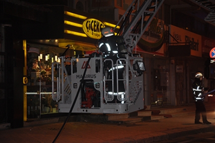 ÖZOĞLU YANGIN TEHLİKESİ ATLATTI
