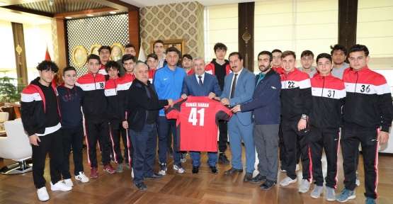 SPORA VERİLEN DESTEK MEYVESİNİ VERİYOR