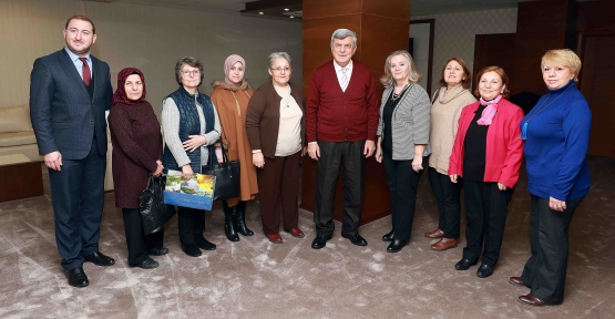 GARİPLERE VE YAŞLILARA 342 BİN 964 ÖĞÜN SICAK YEMEK