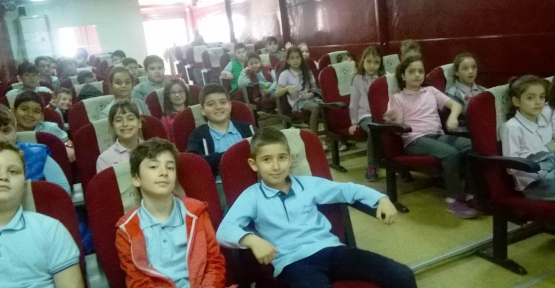 İZMİT’TE BİNLERCE ÖĞRENCİ SİNEMAYA GİTTİ