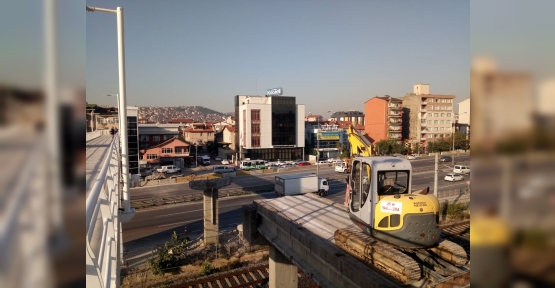 42 EVLERDEKİ ESKİ YAYA KÖPRÜSÜ YIKILIYOR