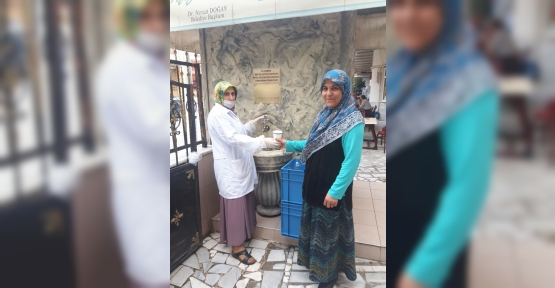 İZMİT’TE VATANDAŞLARA SICAK ÇORBA İKRAMI