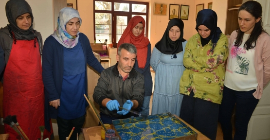 Geleneksel Türk Süsleme Sanatları Öğretiliyor