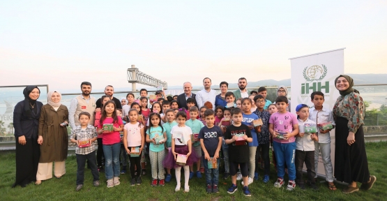Başkan Aygün ; Yetim Gülerse Dünya Güler