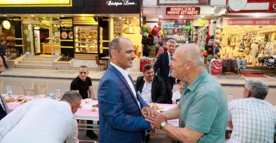 ESNAF CADDE KAPATTI İFTAR YAPTI