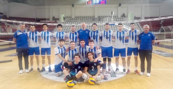Kağıtsporlu genç voleybolcular namağlup finallerde