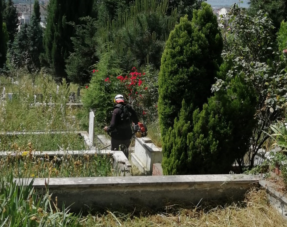 MEZARLIKLARA BAYRAM ÖNCESİ TEMİZLİK