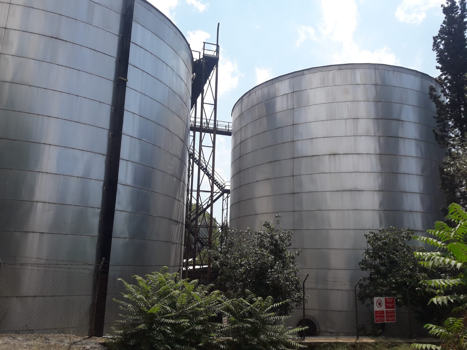 ASFALT TANKLARINDA YANGIN PANİĞİ..!