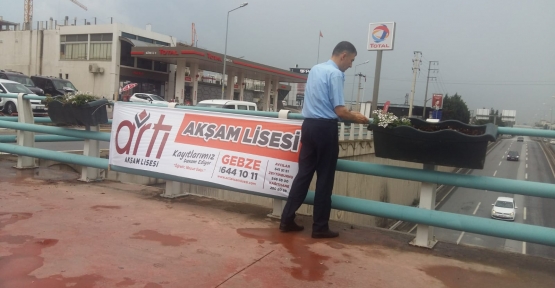    İzinsiz Afişlere Geçit Yok