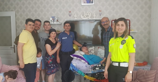 Polisi Çok Seven Can’a,  Polislerden Sürpriz