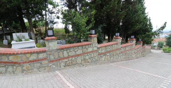 140 MEZARLIĞA 16 BİN 750 METRE TAŞ DUVAR
