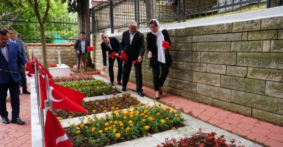 Başkan Hürriyet 15 Temmuz Şehitlerini Andı