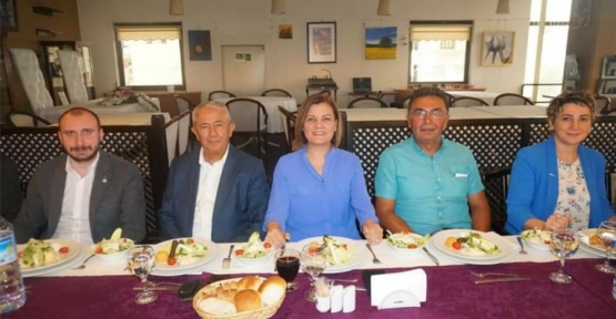 Başkan Hürriyetten İYİ Partiye Yemek