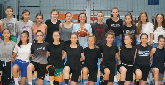 Hürriyet’ten Basket Okulu’na Ziyaret