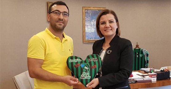 HÜRRİYET’TEN YENİ EVLİ ÇİFTLERE KOCAELİSPOR HEDİYESİ