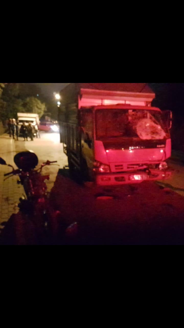 Motosiklet İle Kamyonet Çarpıştı: 2 Yaralı