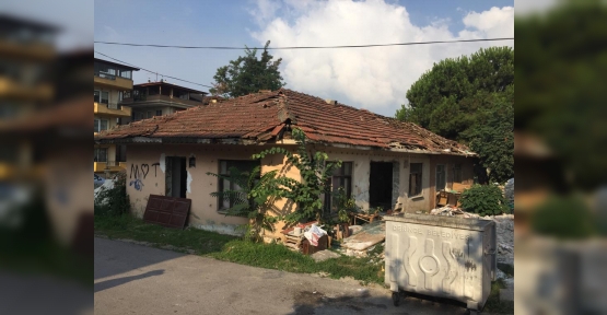 Derince’de Metruk Yapılar Yıkılıyor