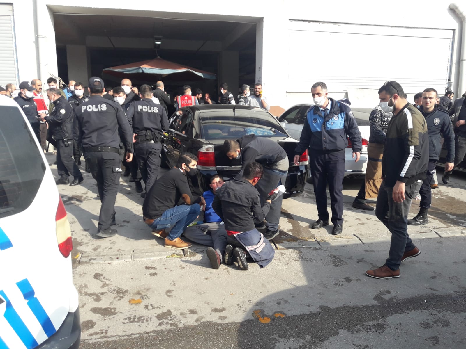 KÖRFEZDE PAZARCILAR BİRBİRİNE GİRDİ