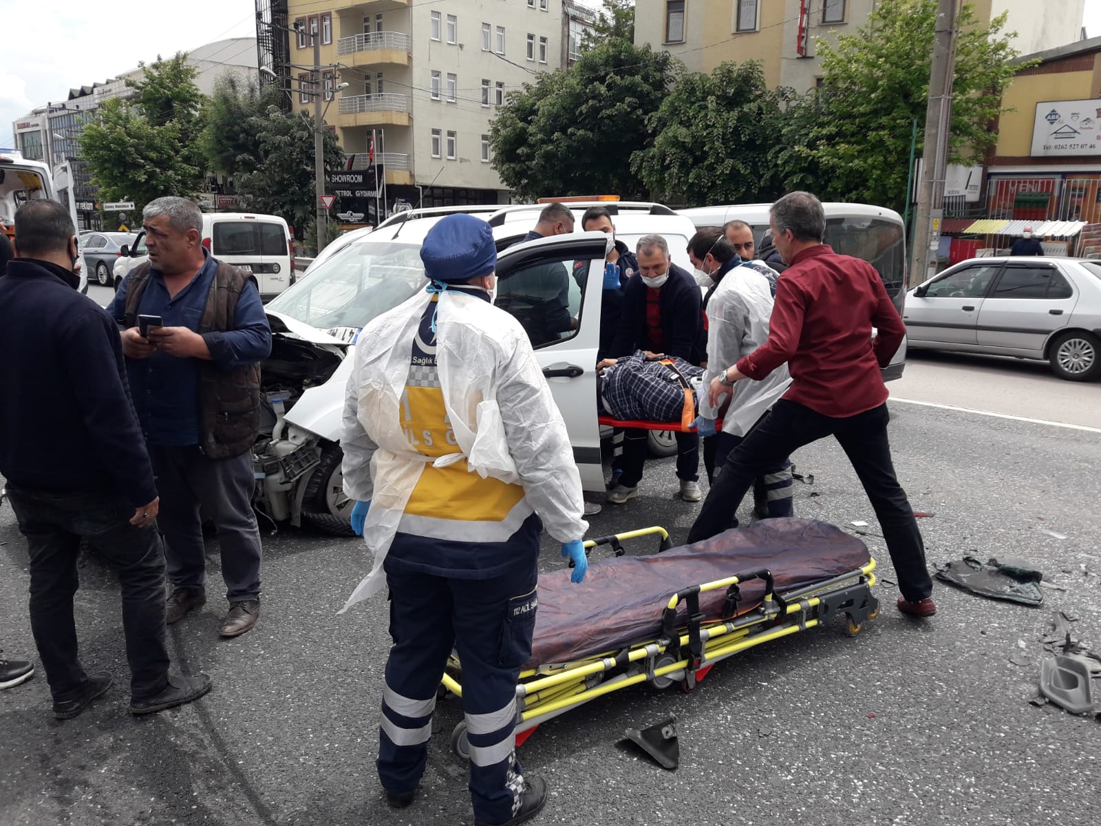 Sürücüyü Sağlıkçılar Çıkarttı