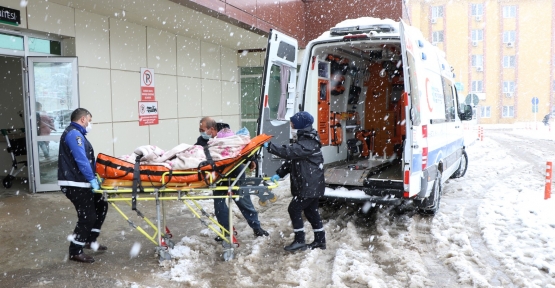 Hasta Nakil Ambulansları Kar Kış Demeden Hizmette