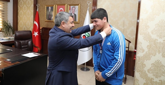 Başkan Şayir, Şampiyon Sporcuyu Ağırladı 