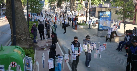 Cumhuriyet Bulvarında 5 Bin Kitabı 5 Dakikada Topladılar