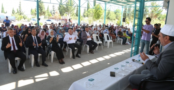 GÖLCÜK'TE DEPREM ŞEHİTLERİ DUALARLA ANILDI