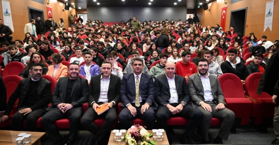 Efsane Sporcular Kartepeli Gençlerle Buluştu