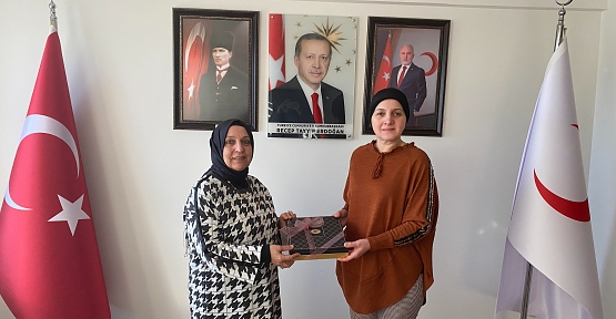 AK Parti Derince Kadın Kolları’ndan Kızılay’a Ziyaret