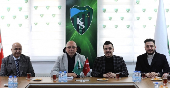 AK PARTİLİ GENÇLERDEN KOCAELİSPOR’A ZİYARET