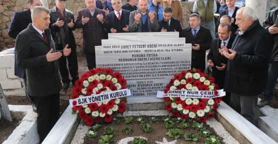 BJK Kulübü 6. Başkanı Aşeni Gölcük'te Kabri Başında Anıldı