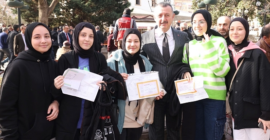    Büyükakın Karne Sevincine Ortak Oldu