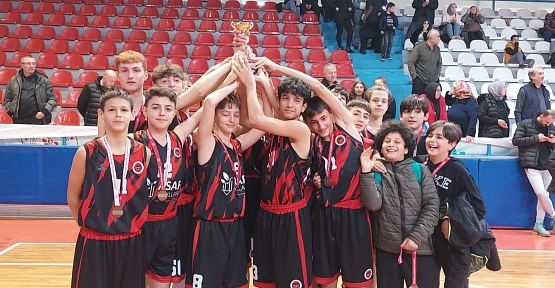 Derince Yenikentspor Sezonu Kupayla Tamamladı