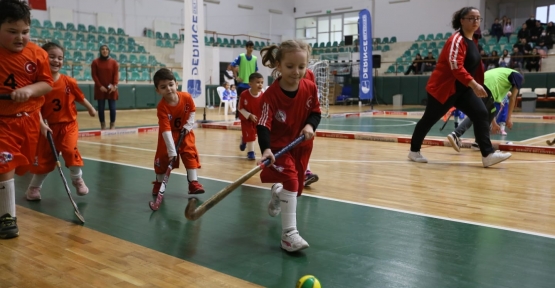 Derince’de Salon Hokeyi Şöleni