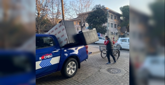 Eşya Taşıyan Vatandaşa Zabıta Yardım Etti