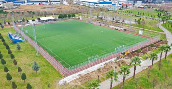 Gölcük Metin Uzuner Spor Tesisi’nde Yenileme Çalışmaları Başladı