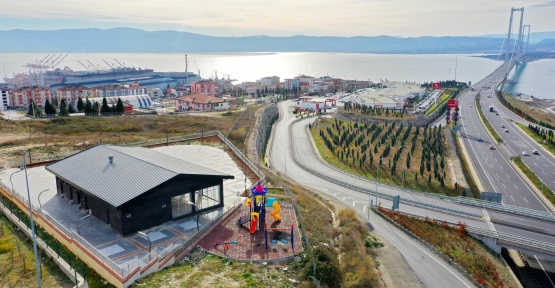 Köprü Manzaralı Seyir Terasında Kafeterya Tamam