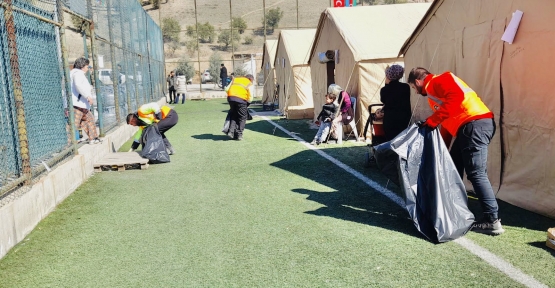 Deprem Bölgesi Temizliğini Körfez Belediyesi Yapıyor